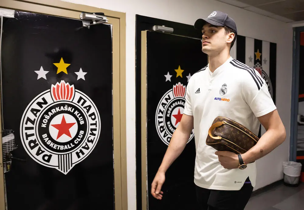 MARIO HEZONJA U PARTIZANU