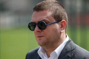 382179_milos-vazura_share