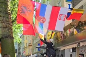 VELIKI SKANDAL NA EVROPSKOM PRVENSTVU! Albanci iščupali zastavu Srbije! (VIDEO) srbija albanija