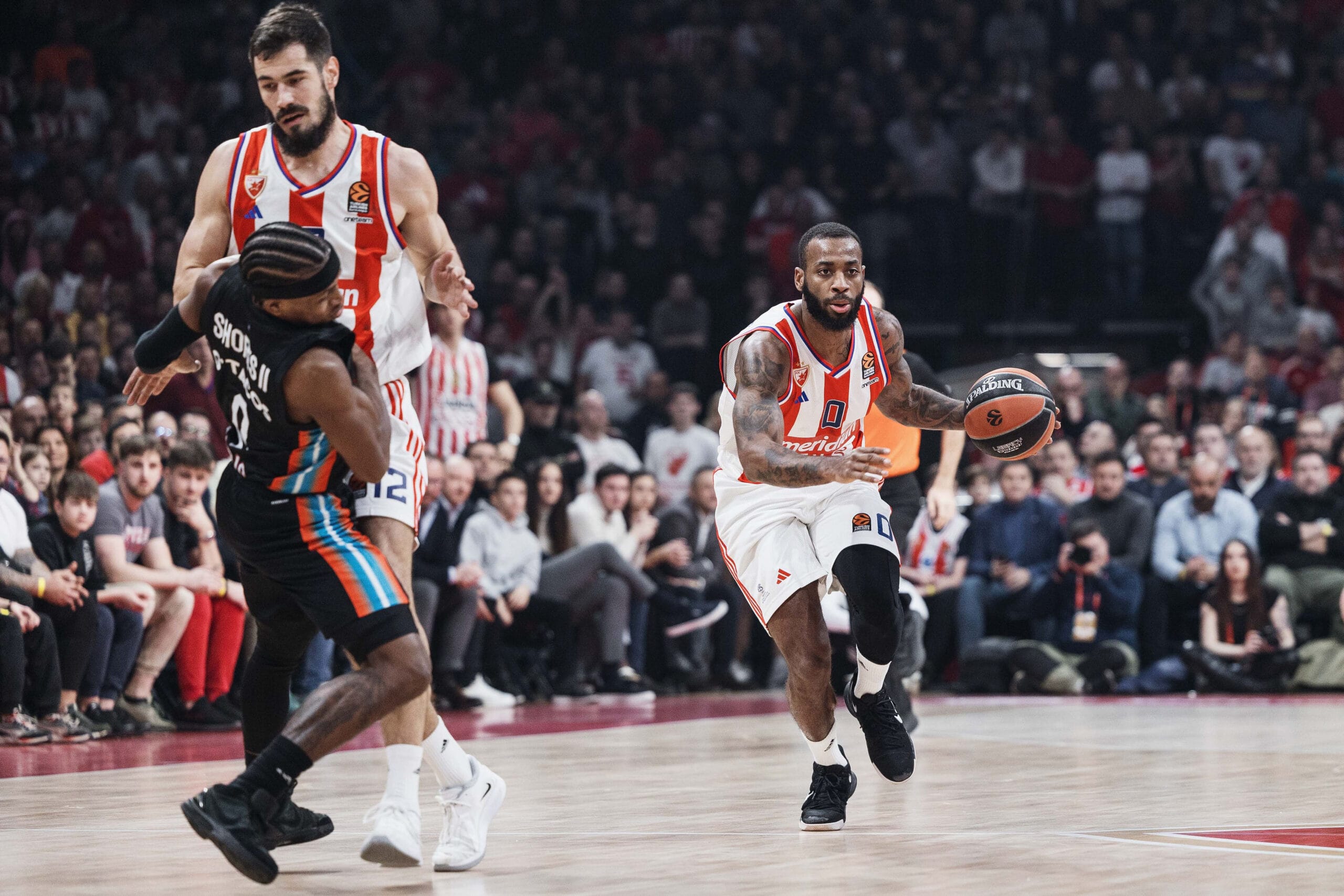 PLJUŠTE UVREDE NA IGRAČE ZVEZDE! Dvojica igrača crveno-belih na posebnom udaru!