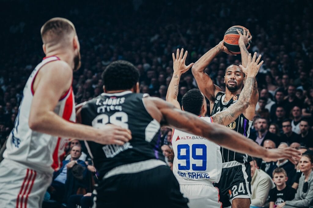 Crvena zvezda dovodi bivšeg košarkaša Partizana: Stiže prava ZVER! PARTIZAN VS CRVENA ZVEZDA EVROLIGA BEOGRADSKA ARENA