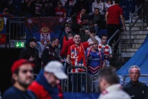 VELIKI SKANDAL U BERLINU! Nemačka policija skinula zastavu navijačima Zvezde! ALBA VS CRVENA ZVEZDA EVROLIGA