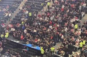 TOTALNI HAOS U MINHENU! Delije u sukobu sa policijom! (VIDEO) BAJERN MINHEN VS CRVENA ZVEZDA DELIJE U SUKOBU SA POLICIJOM