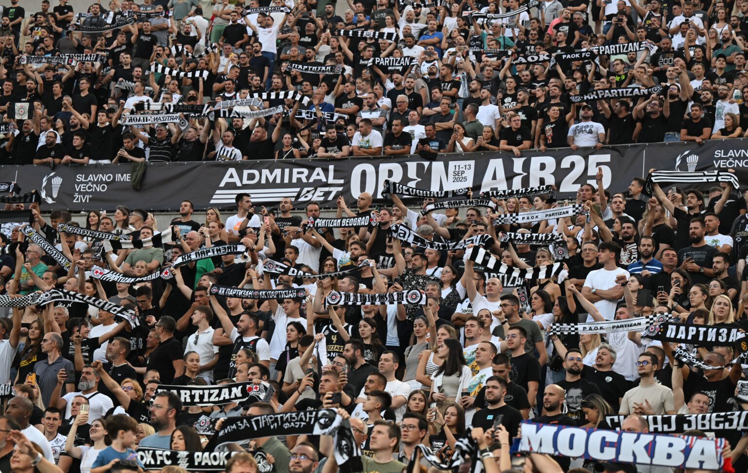 HAOS! Navijač crno-belih ubijen nasred ulice, krvavi obračun usred dana!