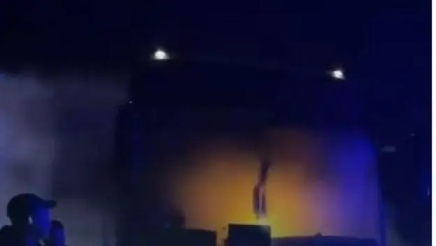 (VIDEO) Haos posle utakmice Zvezde i Novog Pazara – Zapalio sve autobus sa navijačima!