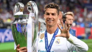 Kristijano Ronaldo – Sveobuhvatna analiza rekorda, trofeja, taktike i žive mitologije fudbalskog fenomena Izvor: UEFA / Kristiano Ronaldo