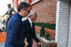Izvor: FK Crvena zvezda / Aleksandar Vučić i Zvezdan Terzić