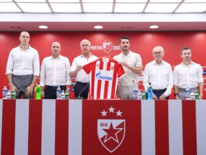 Skandalozan ispad navijača na promociji Rijere: Španac im zapušio usta! (VIDEO) Izvor: FK Crvena zvezda